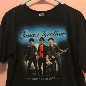 ISO JONAS BROTHERS 2009 TOUR SHIRT